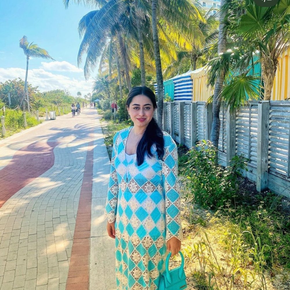 Meet your Posher, Myra